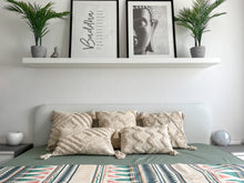 Laden Sie das Bild in den Galerie-Viewer, Boho Deko Kissen mit Quasten in beige