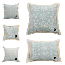 Laden Sie das Bild in den Galerie-Viewer, Vintage Boho Kissen mit Quasten in mint - weiß