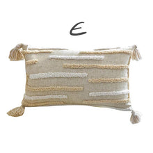 Laden Sie das Bild in den Galerie-Viewer, Boho Makramee Style Kissen mit Fransen | Quasten in beige 45x45cm | 30x50cm - WhiteWhiskers