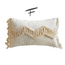Laden Sie das Bild in den Galerie-Viewer, Boho Makramee Style Kissen mit Fransen | Quasten in beige 45x45cm | 30x50cm - WhiteWhiskers