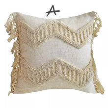 Laden Sie das Bild in den Galerie-Viewer, Boho Makramee Style Kissen mit Fransen | Quasten in beige 45x45cm | 30x50cm - WhiteWhiskers