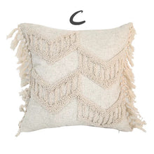 Laden Sie das Bild in den Galerie-Viewer, Boho Makramee Style Kissen mit Fransen | Quasten in beige 45x45cm | 30x50cm - WhiteWhiskers