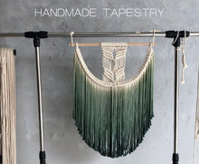Load image into Gallery viewer, Handmade Makramee Wandteppich Tapisserie 45x55cm - verschiedene Farben - WhiteWhiskers