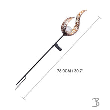 Laden Sie das Bild in den Galerie-Viewer, LED Solar Flamme „Flame Light“ - warmweiß - waterproof Leuchtdauer: 6-8 Stunden - WhiteWhiskers