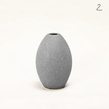 Laden Sie das Bild in den Galerie-Viewer, Vasen aus Keramik & Porzellan