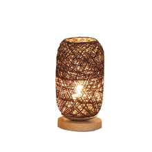 Laden Sie das Bild in den Galerie-Viewer, Rattan Style Tischlampe
