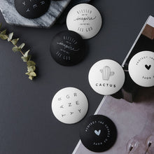 Laden Sie das Bild in den Galerie-Viewer, 4x Stück Türstopper weiß oder schwarz - WhiteWhiskers