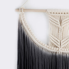 Load image into Gallery viewer, Handmade Makramee Wandteppich Tapisserie 45x55cm - verschiedene Farben - WhiteWhiskers