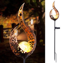 Laden Sie das Bild in den Galerie-Viewer, LED Solar Flamme „Flame Light“ - warmweiß - waterproof Leuchtdauer: 6-8 Stunden - WhiteWhiskers