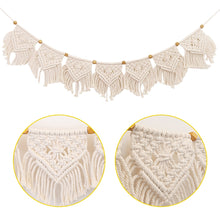 Laden Sie das Bild in den Galerie-Viewer, Makramee Wandbehang Boho Chic Style mit Quasten - WhiteWhiskers