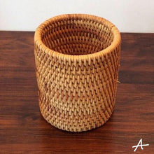 Laden Sie das Bild in den Galerie-Viewer, Naturkorb als Organizer