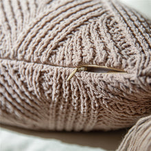 Laden Sie das Bild in den Galerie-Viewer, Kissenbezüge mit Quasten / Fransen in verschiedenen Farben