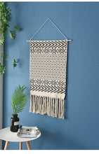 Laden Sie das Bild in den Galerie-Viewer, Makramee bunter farbenfroher Boho Wandteppich Wandbehang Tapisserie 50x70 cm - verschiedene Muster - WhiteWhiskers