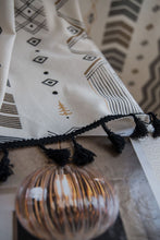 Laden Sie das Bild in den Galerie-Viewer, Boho Vorhang / Gardine Bohemian in beige schwarz  - verschiedene Größen - WhiteWhiskers