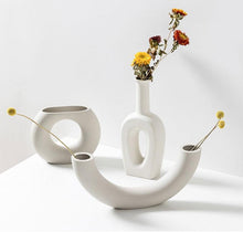 Laden Sie das Bild in den Galerie-Viewer, Minimalistische zeitlose Vasen in weiß - nordic style