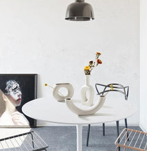 Laden Sie das Bild in den Galerie-Viewer, Minimalistische zeitlose Vasen in weiß - nordic style