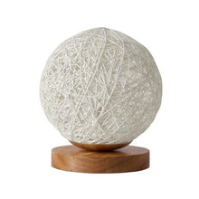 Laden Sie das Bild in den Galerie-Viewer, runde Rattan Tischlampe in weiß