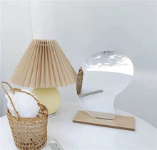 Laden Sie das Bild in den Galerie-Viewer, Designer Spiegel Asymmetrie | abstrakt