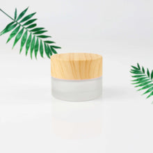 Load image into Gallery viewer, 10er Set Reise Kosmetikbehälter aus Milchglas mit Bambusdeckel
