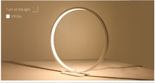 Laden Sie das Bild in den Galerie-Viewer, LED moderne Designerlampe
