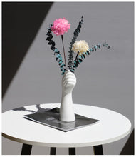 Laden Sie das Bild in den Galerie-Viewer, weiße Vase aus Keramik &quot;Handvase&quot;
