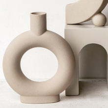 Load image into Gallery viewer, Minimalist donut vase in beige
