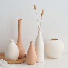 Laden Sie das Bild in den Galerie-Viewer, Minimalistische zeitlose Vase in weiß oder rosé
